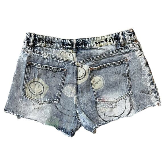 Desigual Smiley Denim Jean Shorts Womens 16 US 44 EU Distressed Grunge Skater - Picture 7 of 7